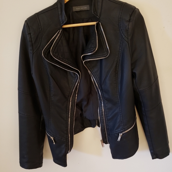 🌼FAUX LEATHER JACKET🌼 - Picture 2 of 10